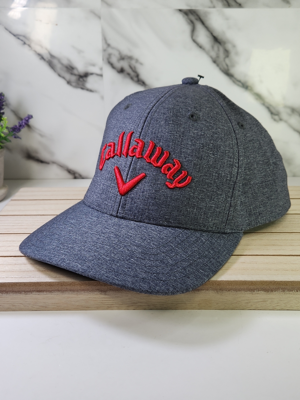 Callaway Golf Cap Gray Hat with Red Logo. Adjustable